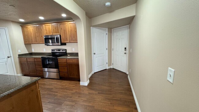 Foto del edificio - Available now 3 bedroom 2 bath Condo in Pl...