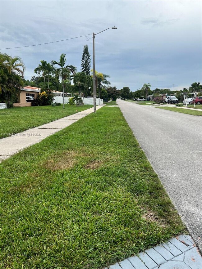 Foto del edificio - 8740 SW 43rd Terrace