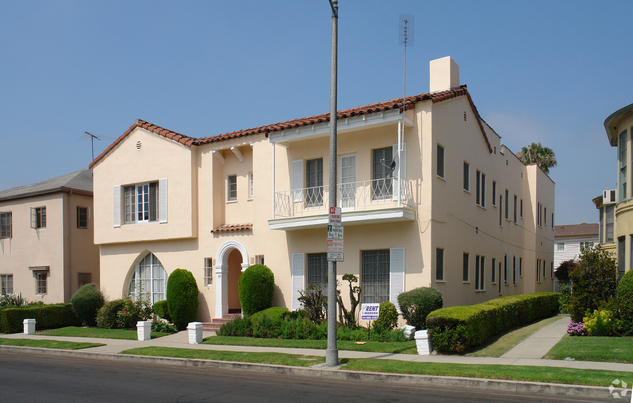Primary Photo - 115 N Sweetzer Ave