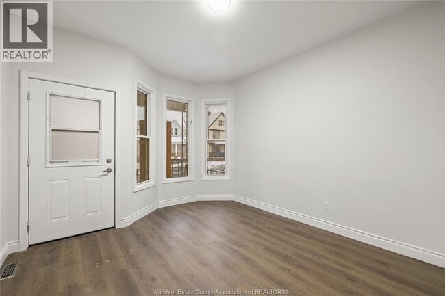 Building Photo - 722 Dougall Ave