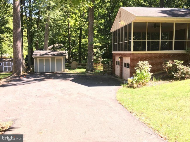 Foto del edificio - 5105 Blue Ridge Ave