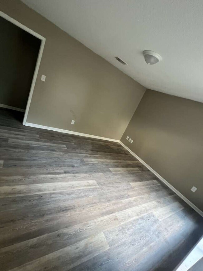 Foto del edificio - 10405 Riverbend Cir