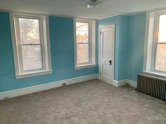 Building Photo - 2738 Kutztown Rd