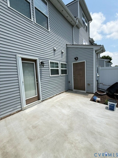 Foto del edificio - 8057 Ellendale Dr