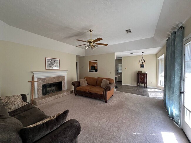 Foto del edificio - Available August 1, 2026