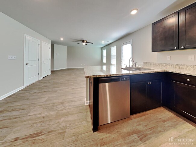 Building Photo - 1071 Bluecoat Cir
