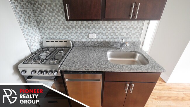 Foto del edificio - 2909 N Mildred Ave