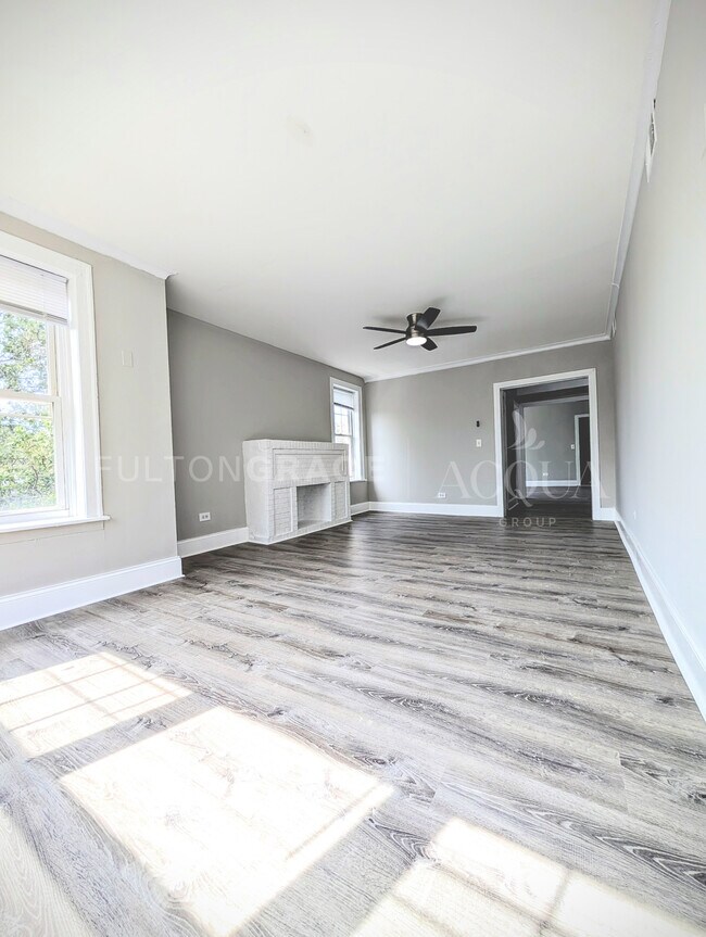 Foto del edificio - 6300 N Oakley Ave