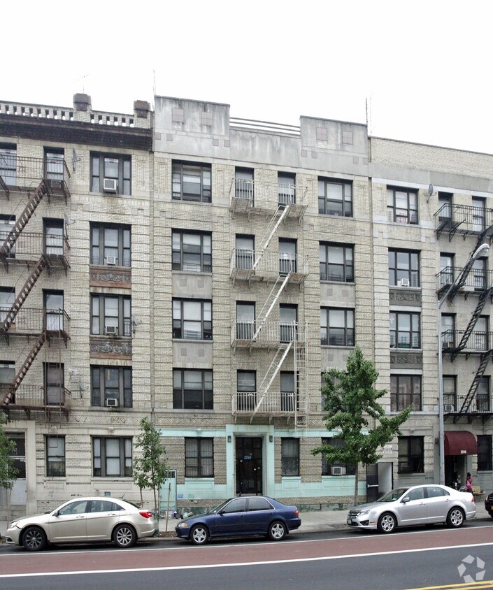Fotografía del edificio - 2248 Webster Ave