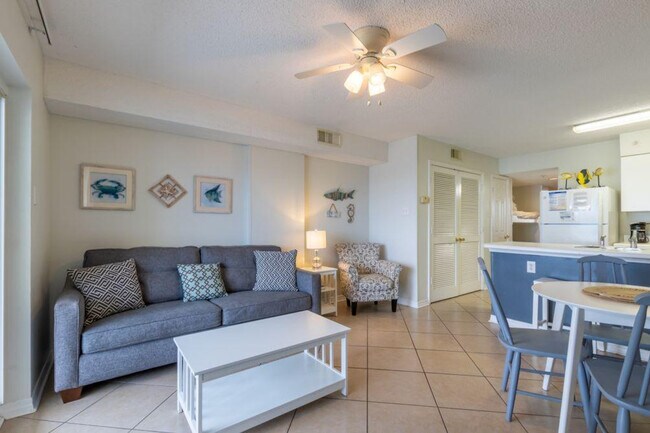 Foto del edificio - 561 E Beach Blvd