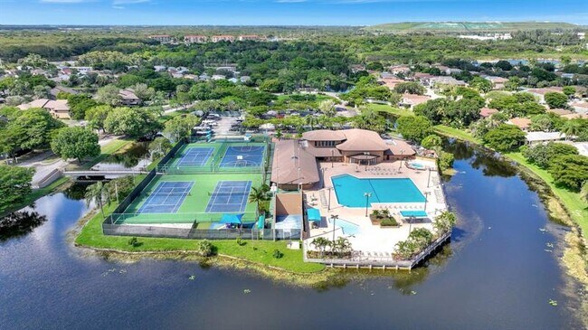 Foto del edificio - 2242 NW 39th Ave