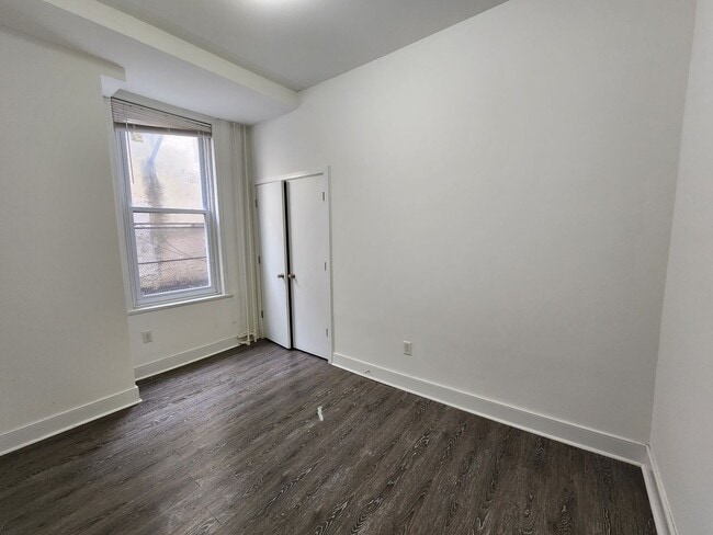 Building Photo - 2841 W Girard Ave