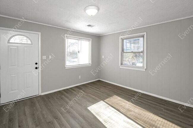 Building Photo - 706 Attalla Pl