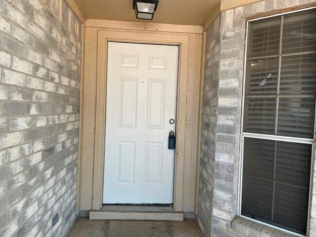 Building Photo - 1404 Somerset Dr