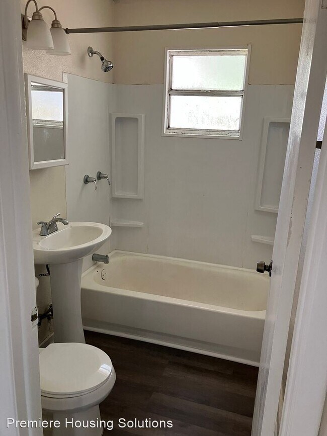 Foto del edificio - 3 br, 1 bath House - 203 D Street