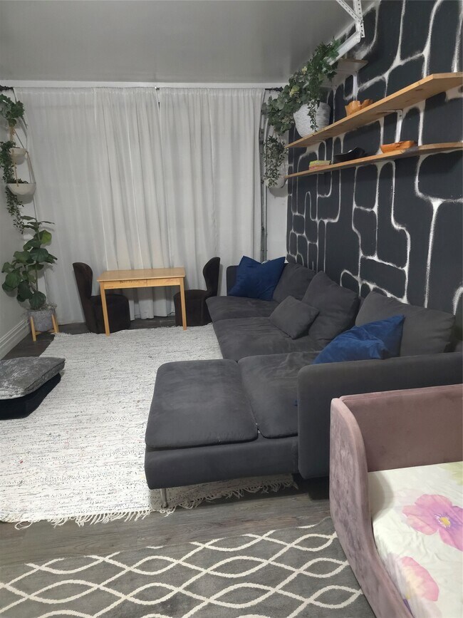 Foto del edificio - 6402 Frosty Brook Dr