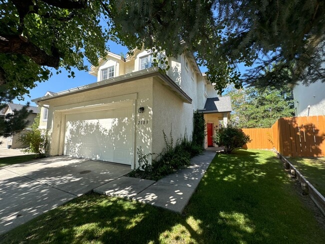 Building Photo - Adorable and Cozy 3 bed / 2.5 Bath - Comin...