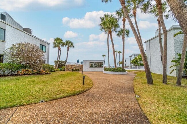 Building Photo - 1555 Tarpon Center Dr