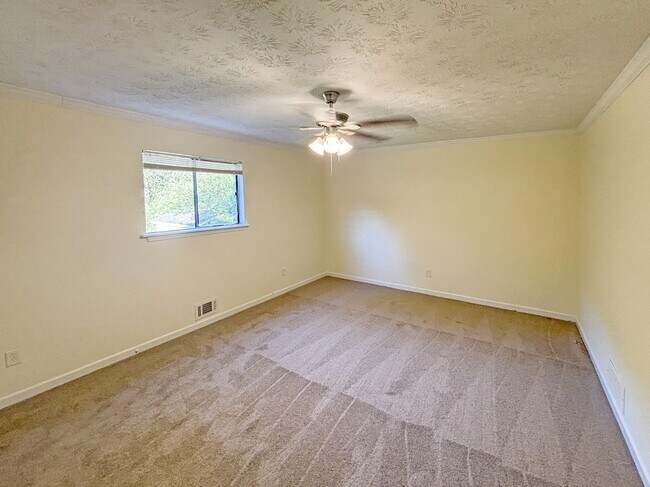 Foto del edificio - 3766 Saddle Ridge Dr SW