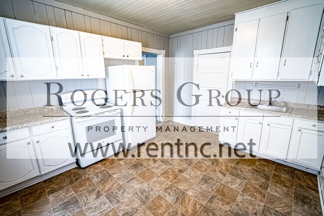 Foto del edificio - 121 Burwell Ave