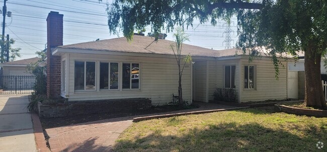 Building Photo - 6333 Vicland Pl