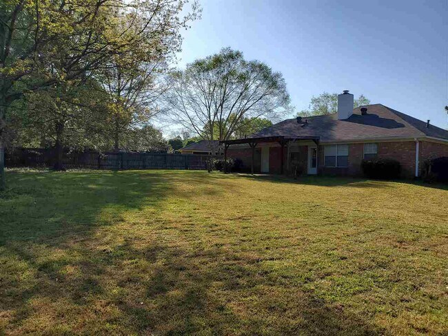 Building Photo - 208 Foxwood Cove