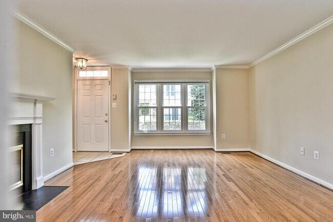 Foto del edificio - 12817 Mill Brook Ct