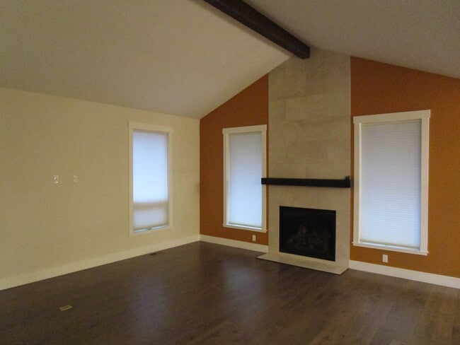 Building Photo - Custom Home in Crystal Springs Subdivision - Available Now!