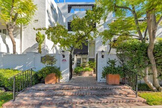 Building Photo - 4950 Louise Ave