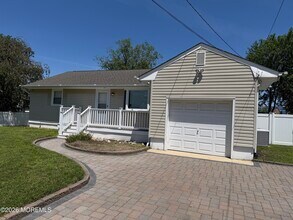 Building Photo - 2305 Oak Tree Rd