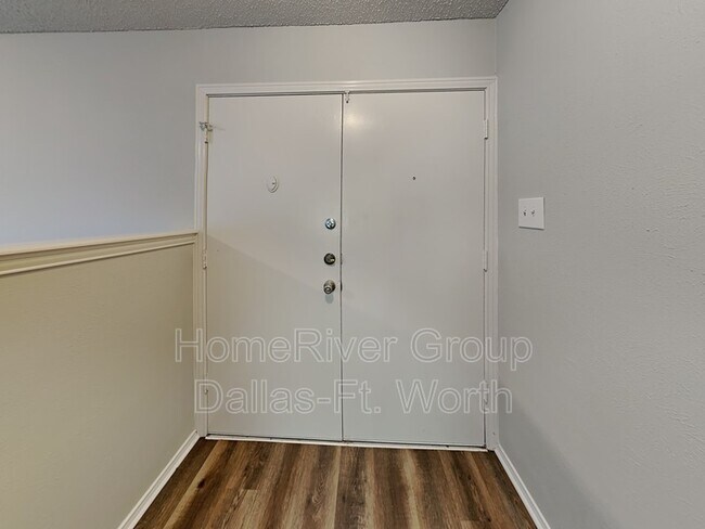 Foto del edificio - 123 Windwood Dr