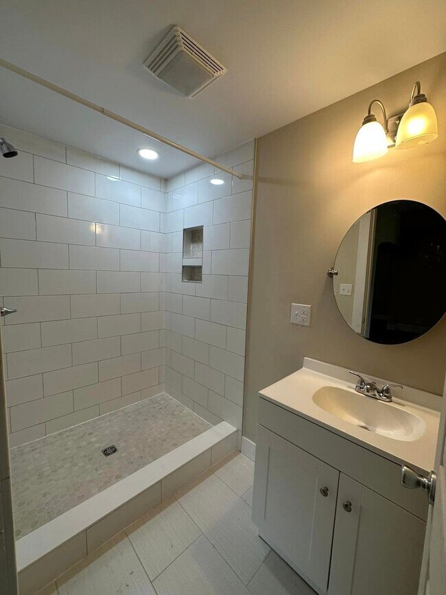 Foto del edificio - 4 bedroom 2 bath home