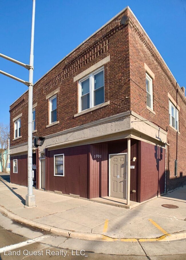 Building Photo - 3 br, 1 bath Apartment - 1701 North Main St.