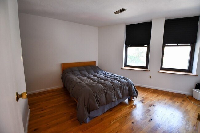 Foto del edificio - 387 Commercial St