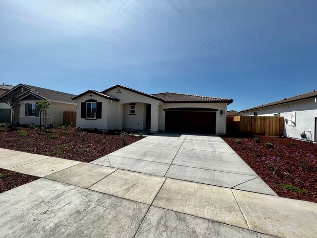 Building Photo - 2035 Greenbriar Dr