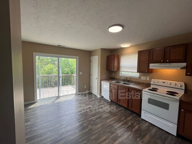 Foto del edificio - 256 Timber Hill Dr