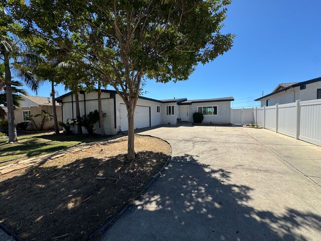 Building Photo - 3 Bedroom - 2 Bathroom