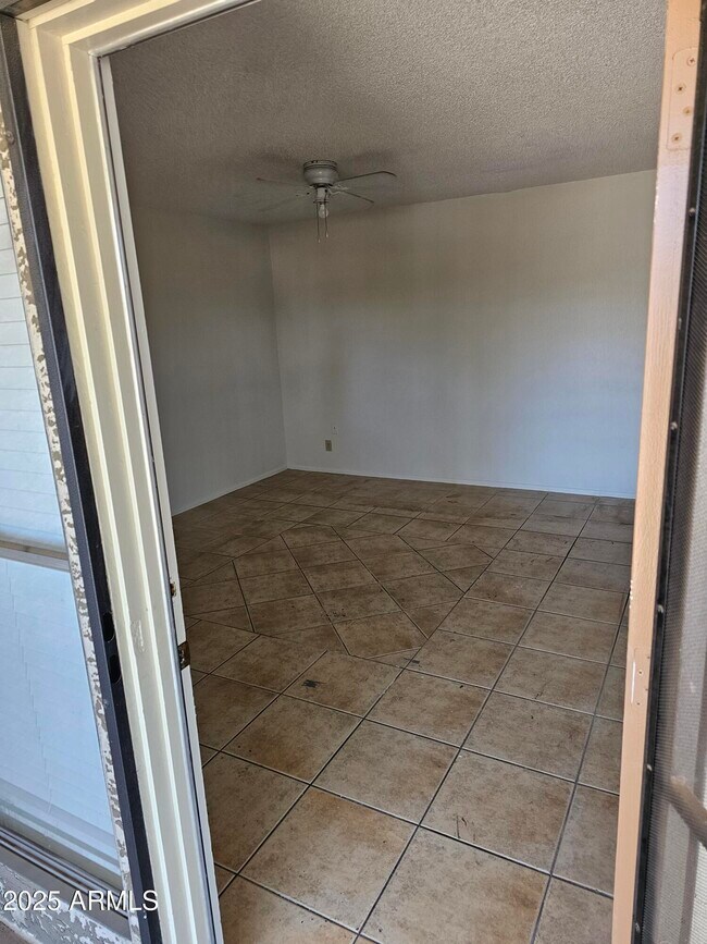 Foto del edificio - 1345 E Campbell Ave