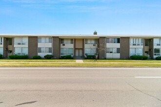 Building Photo - 16840 E 11 Mile Rd