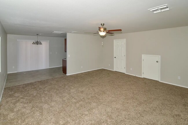 Building Photo - 506 E Townley Ave