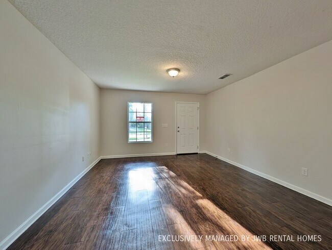 Foto del edificio - 1258 Mull St