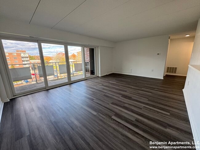 Building Photo - 51 Hill Rd