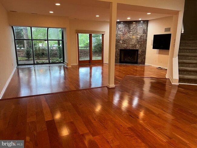 Building Photo - 1710 Chanticleer