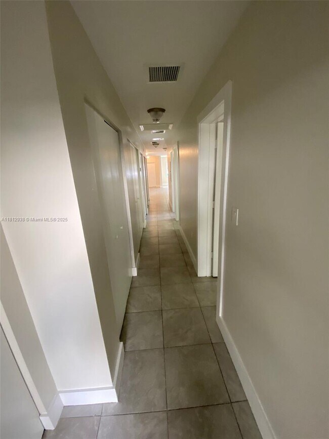 Foto del edificio - 5447 NW 5th Ct