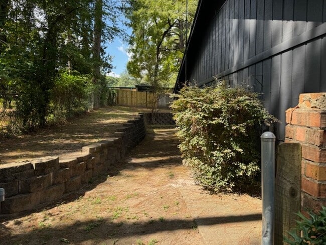 Building Photo - 1603/1605 Hughey