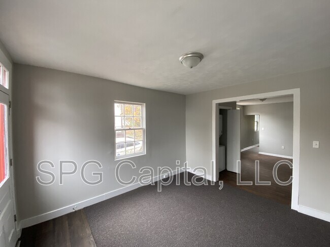 Foto del edificio - 114-116 W High St