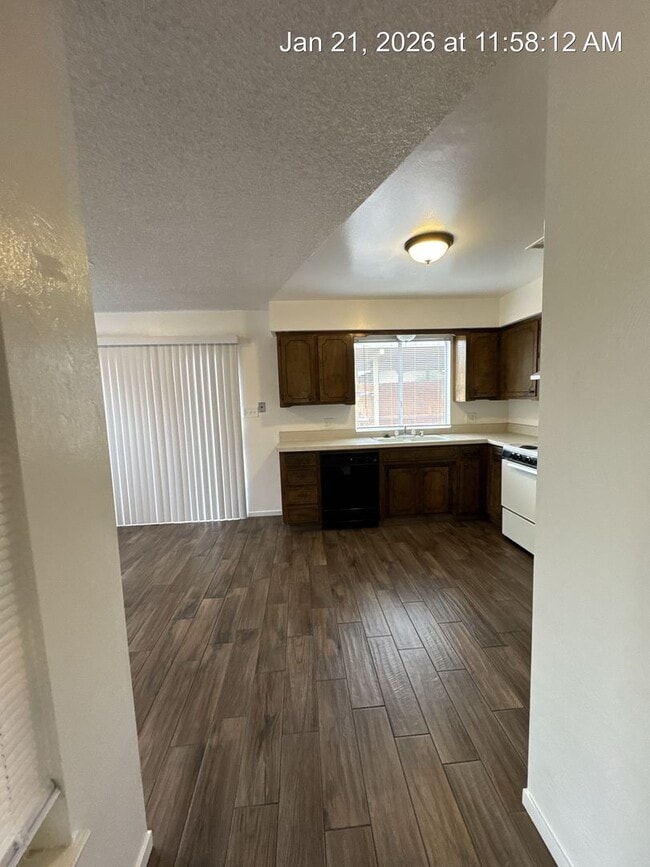 Building Photo - 2968