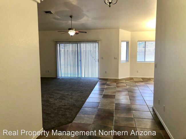 Building Photo - 3 br, 2 bath House - 3926 E. Snavely Plaza
