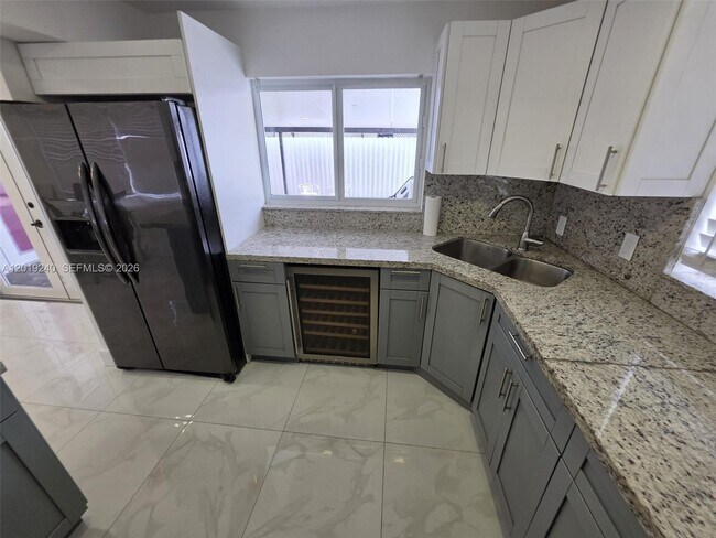 Foto del edificio - 6370 Fletcher St