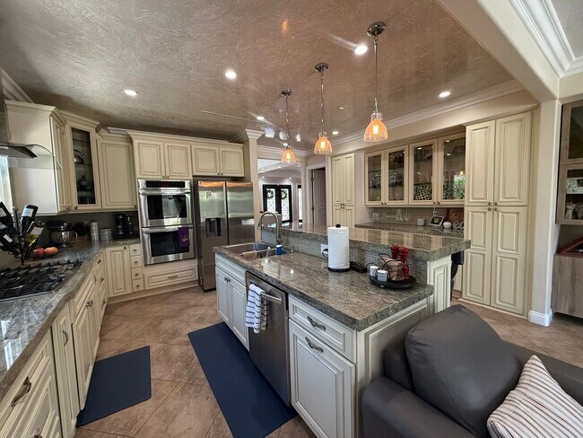 Foto del edificio - 6039 Greenbush Ave